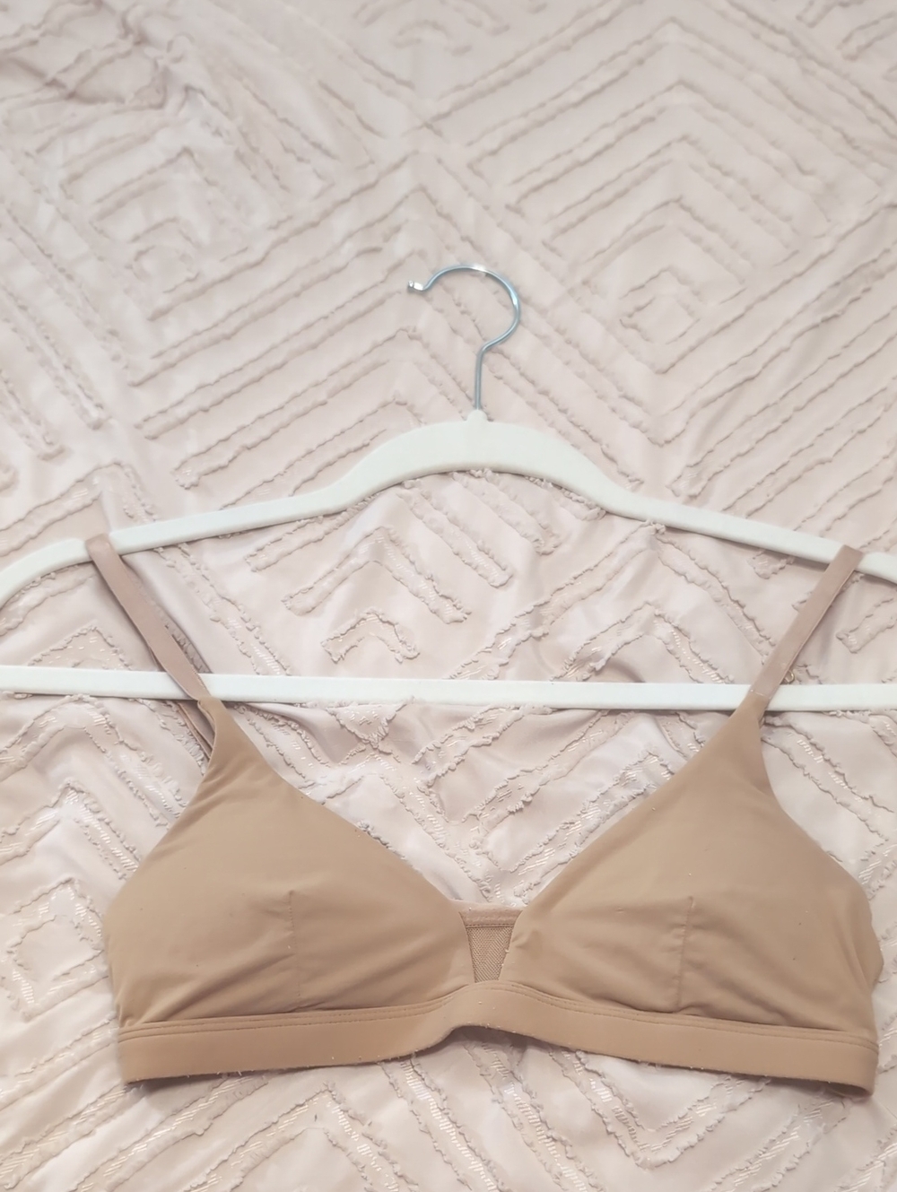 Seamless Wireless Nude Bralette with Adjustable Straps